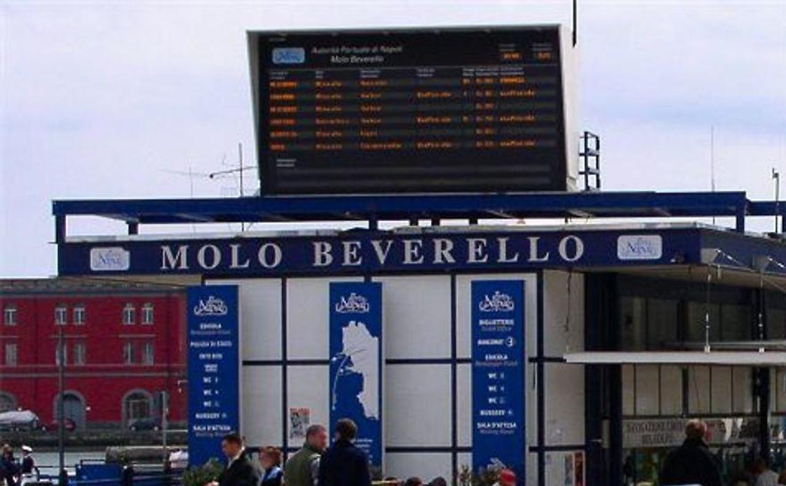 Fermato al Beverello con la droga, arrestato