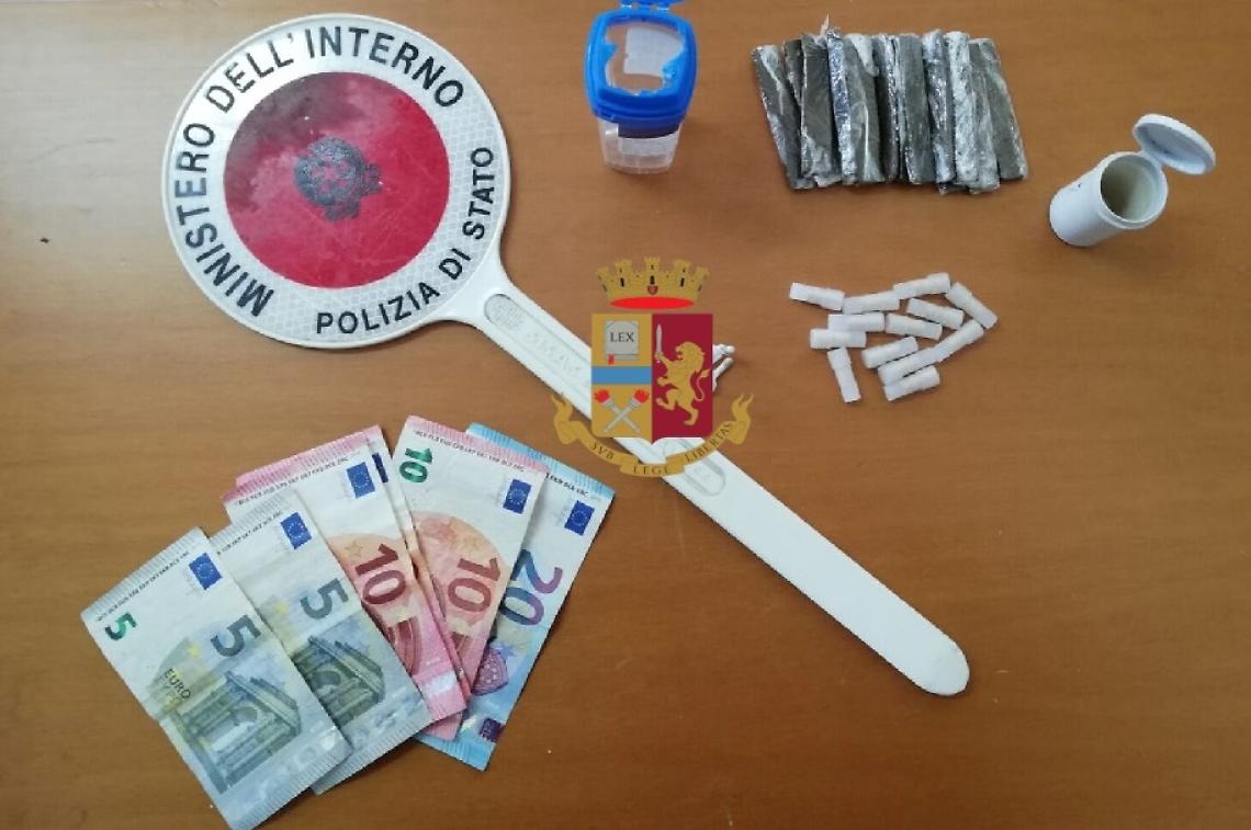 Spaccio al Quartiere Pazzigno, bloccato un 17enne