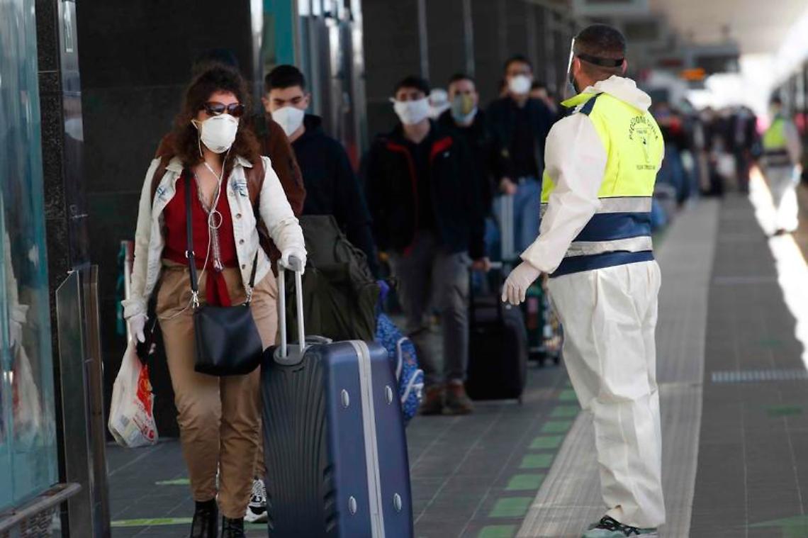 Fase 2, rientri in Campania: 2 positivi al test rapido e nessuno al tampone su 1.051 viaggiatori