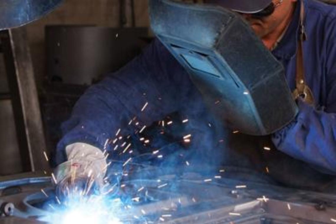 Serve rilanciare l’industria per un’economia meno fragile