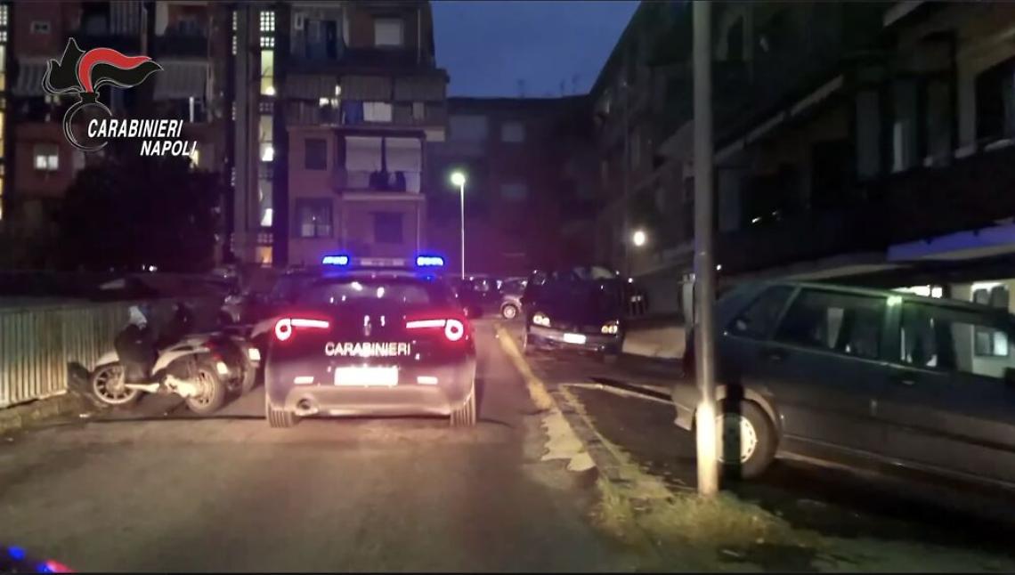 Blitz nel Rione Traiano, rimossi altarini e un murale 
