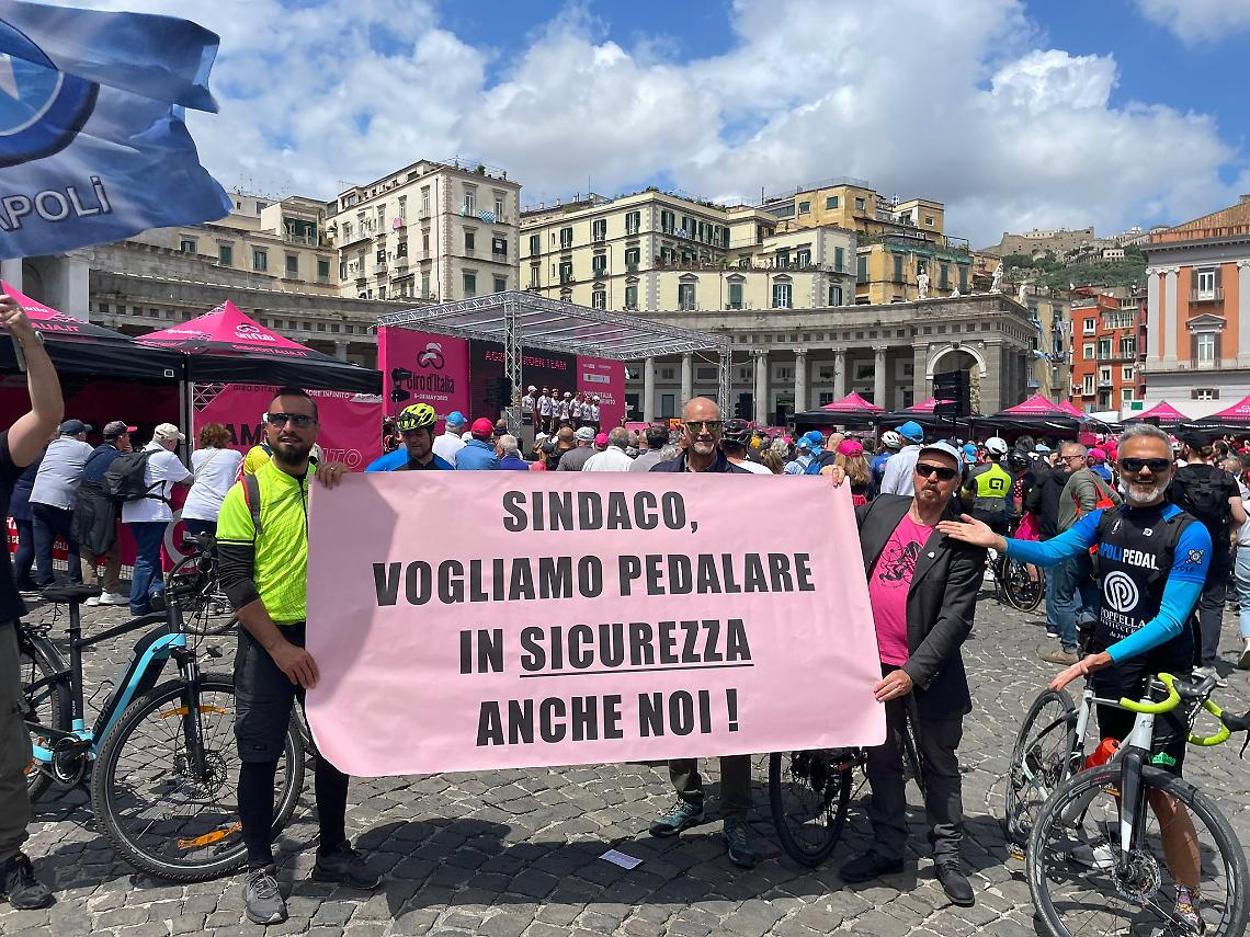 Giro d'Italia in citt&agrave;, Napoli pedala chiede sicurezza
