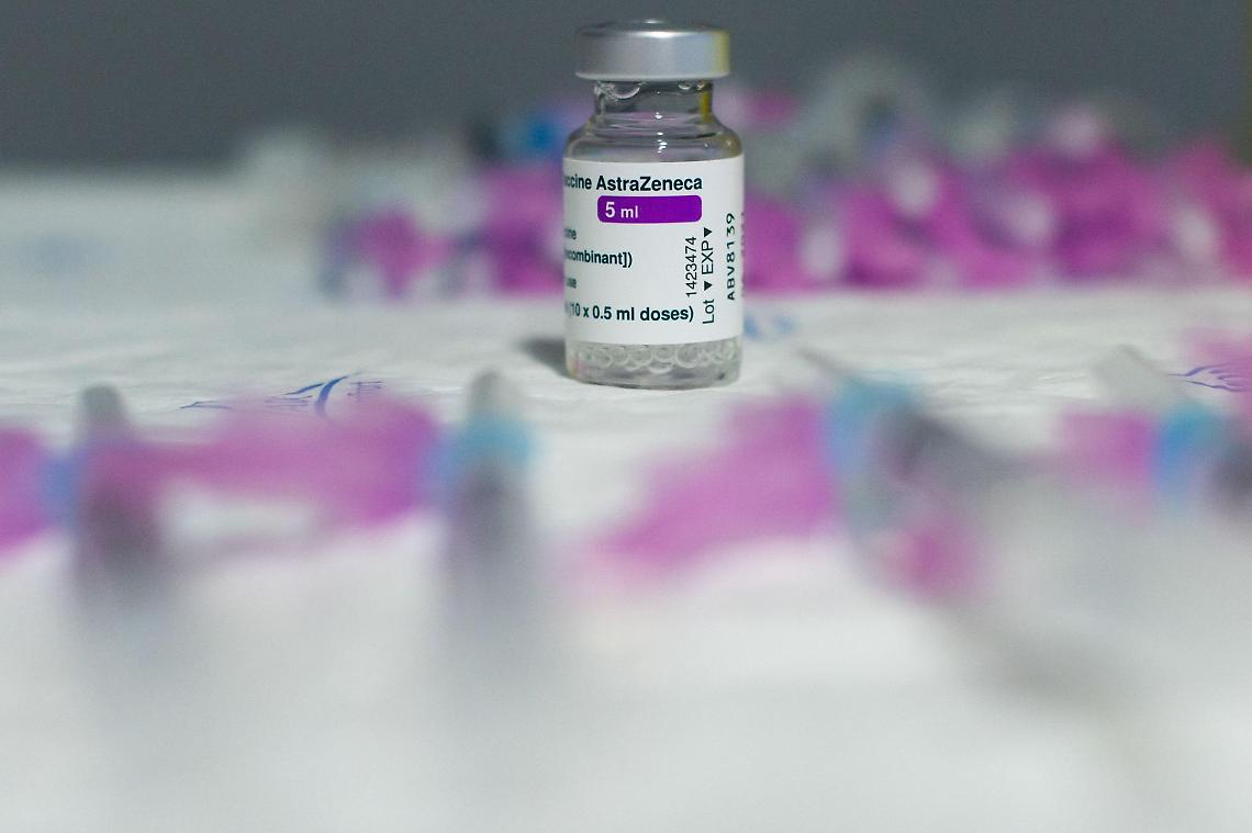 AstraZeneca, nuovo effetto indesiderato da inserire nel bugiardino
