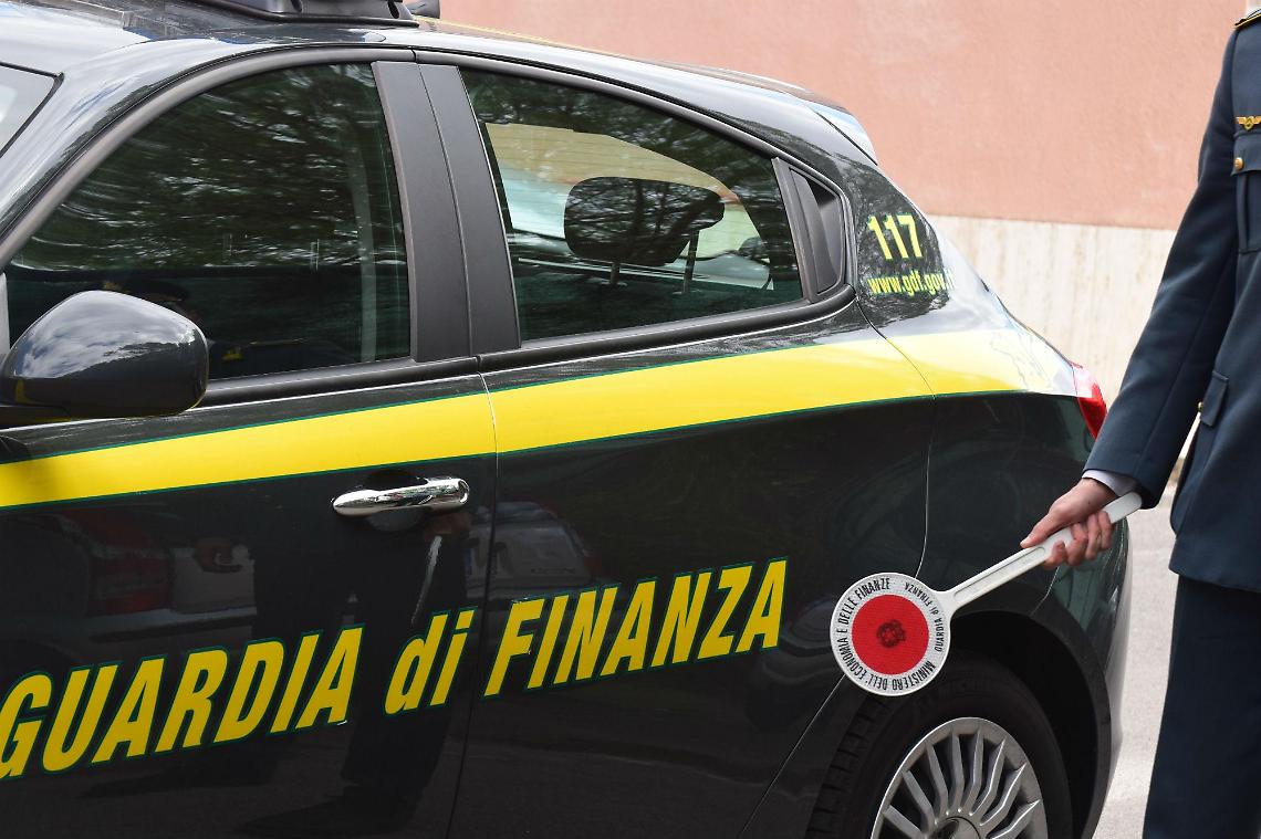 Contrabbando di gasolio a Napoli, sequestrati beni per 18 mln