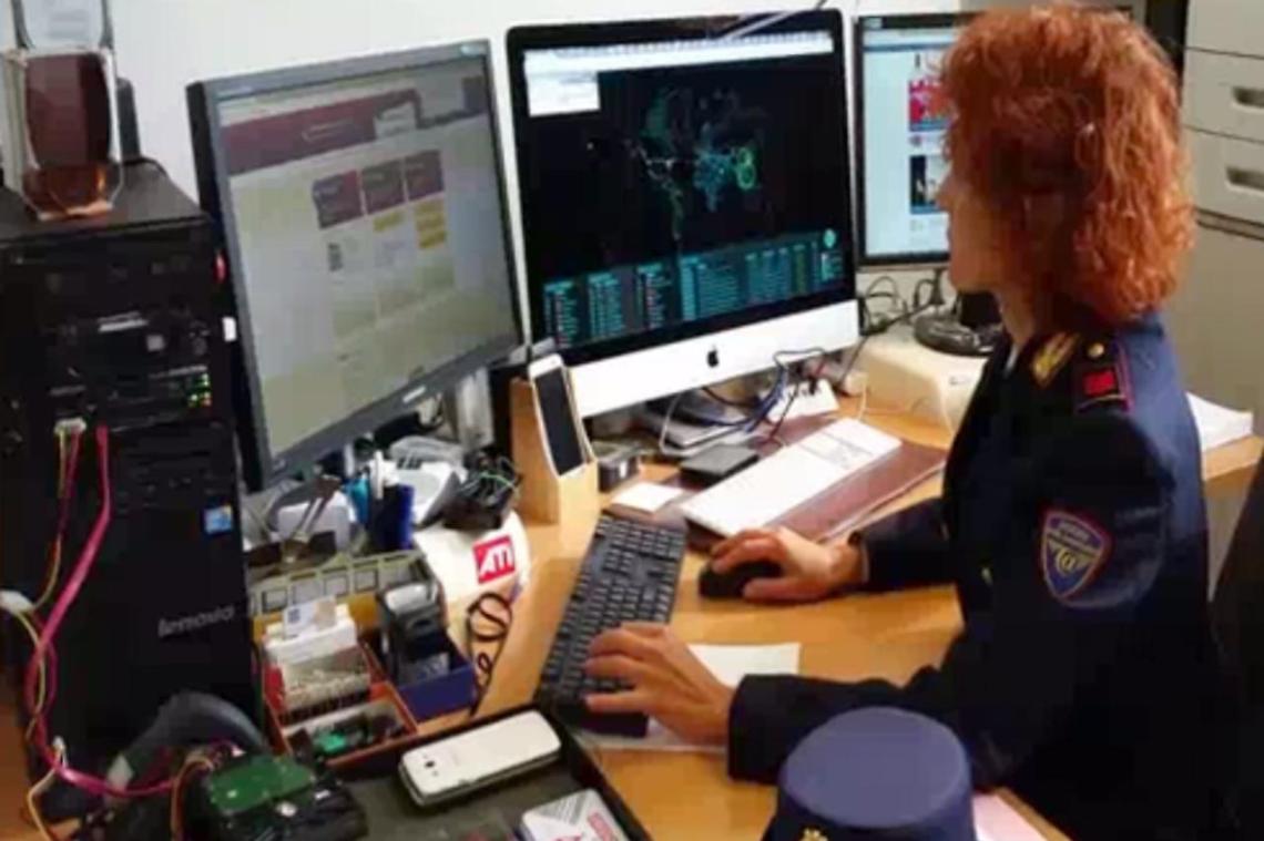 Pedopornografia, foto e filmati via chat: denunciati 20 minori