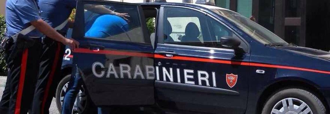 Marito, moglie e figlioletta di 7 mesi insieme rapinano farmacia