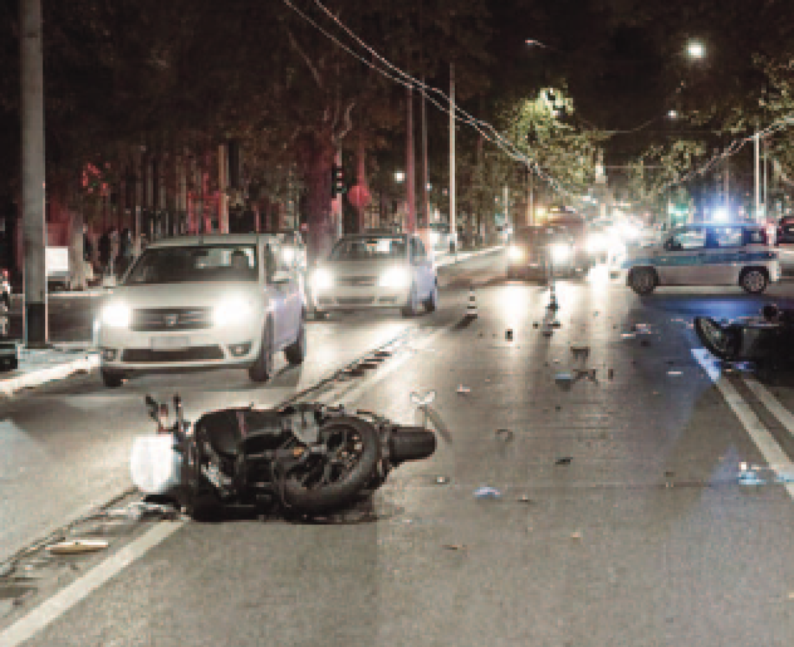 Investita da una moto mentre attraversa: muore una 63enne