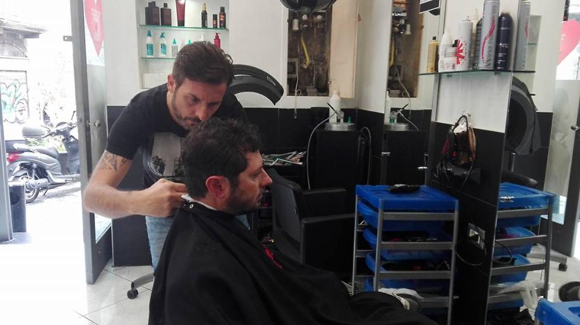 Parrucchiere anticlan vuole lasciare Napoli, Verdi: saremo di nuovo da lui per fargli cambiare idea