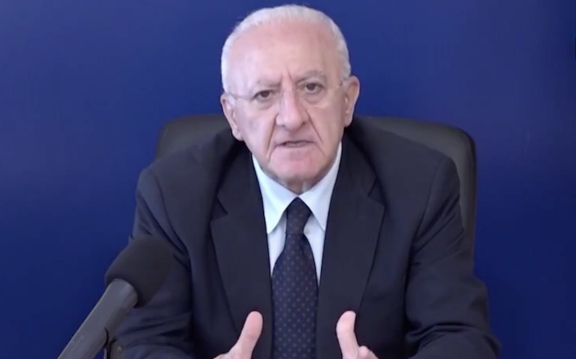 De Luca: «Test a 80.000 nelle scuole, solo 4 positivi»