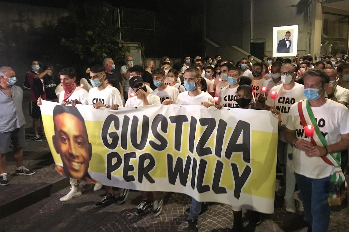 Sabato ultimo saluto a Willy, maglia bianca per ricordarlo