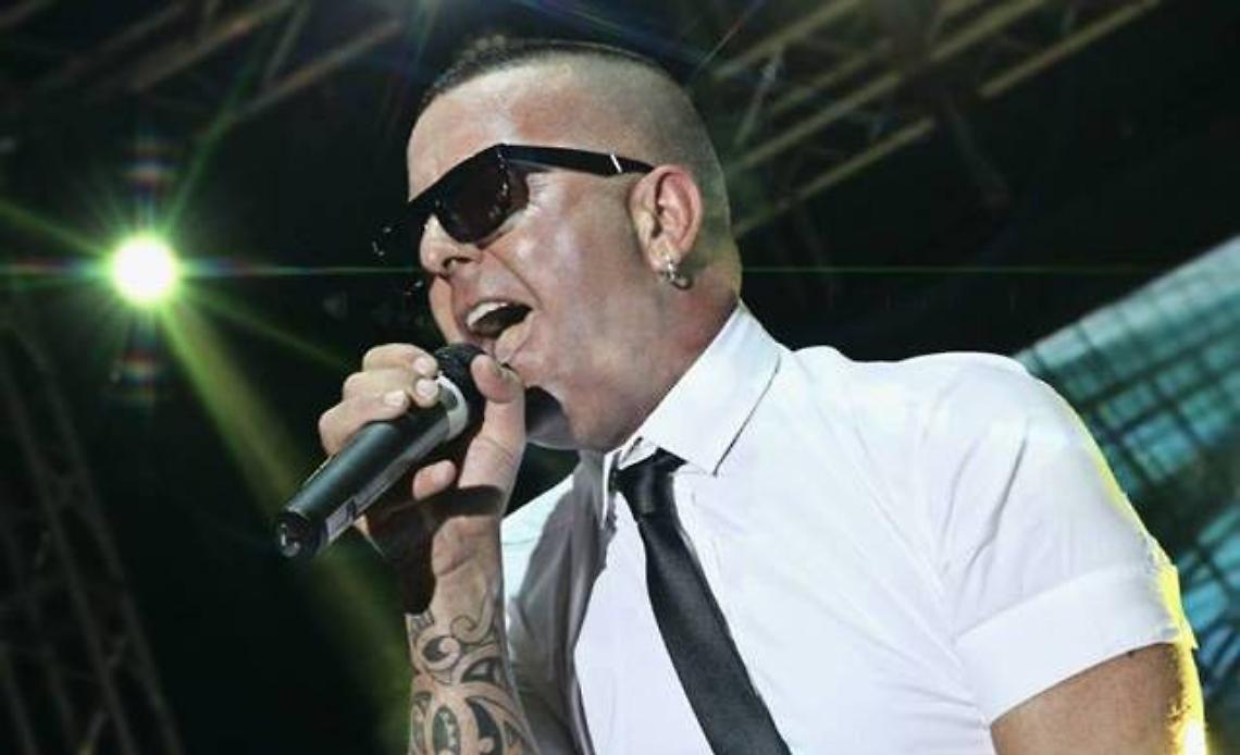 Franco Ricciardi in concerto allo stadio Maradona