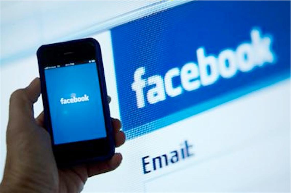 Il figlio di 2 anni annega, lei chatta su Facebook: mamma condannata a 5 anni di carcere