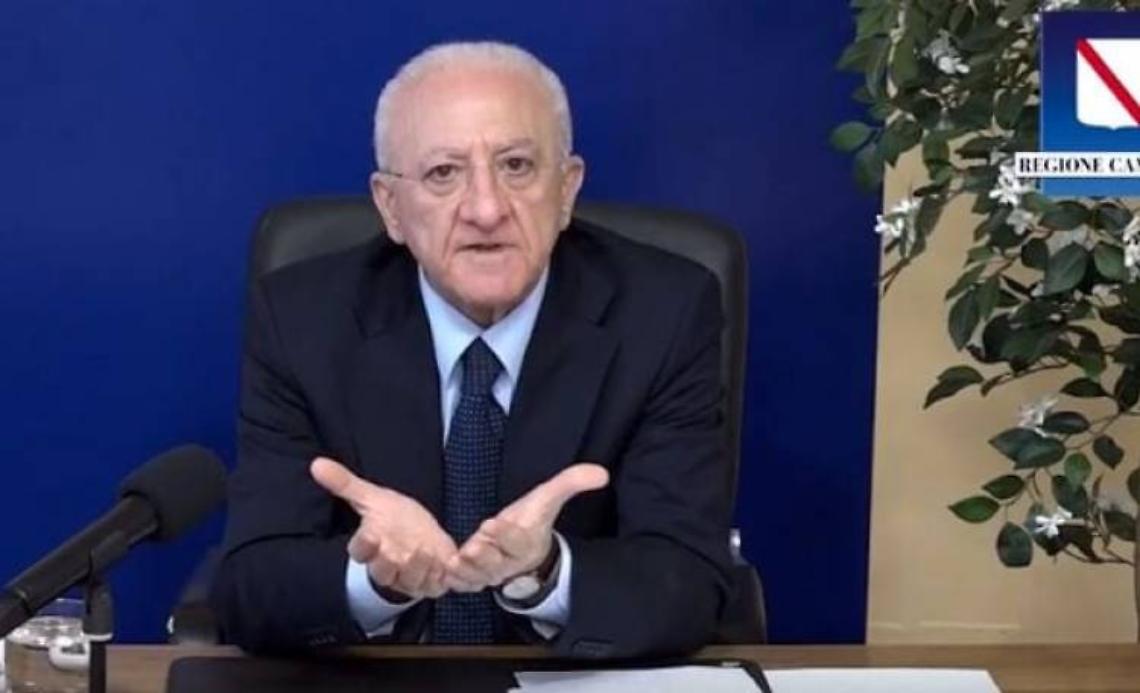 De Luca ancora contro il Pd: «Sul terzo mandato posizione idiota»