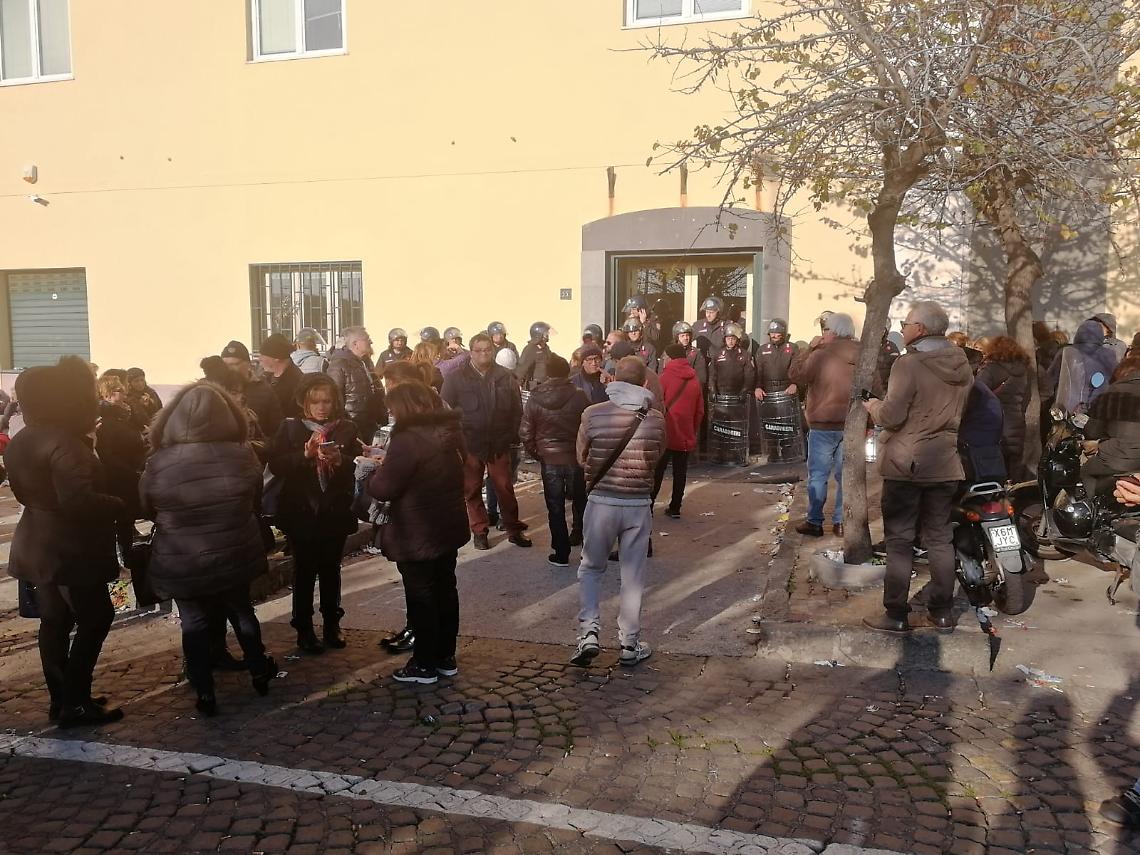Via Marina, nuovo blocco stradale: è ancora incubo traffico