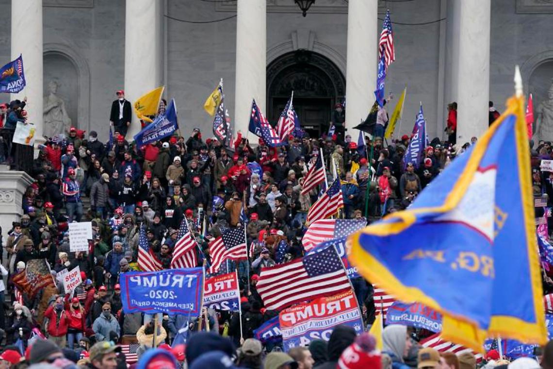 Usa, assalto al Congresso: spunta il piano segreto per il golpe di Trump