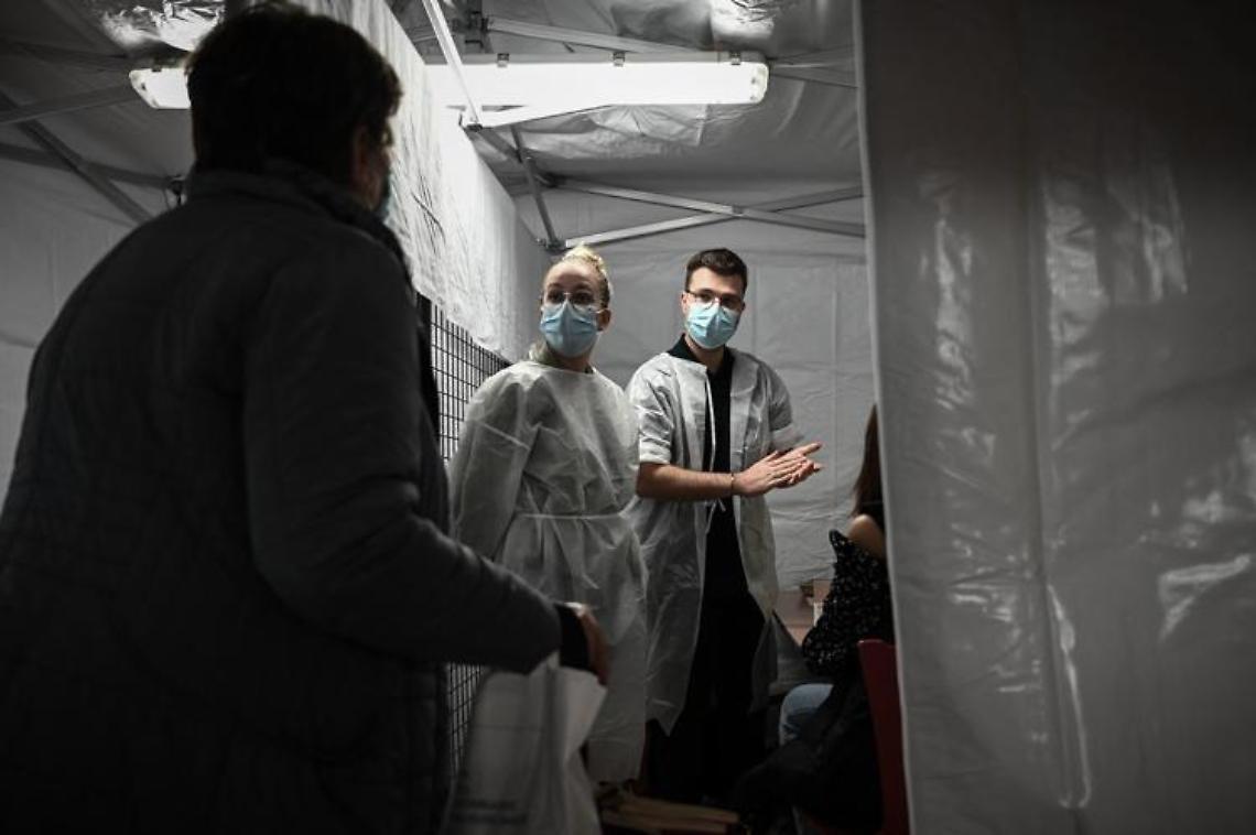 No vax, "rischio morte 16 volte in più di vaccinati con terza dose"