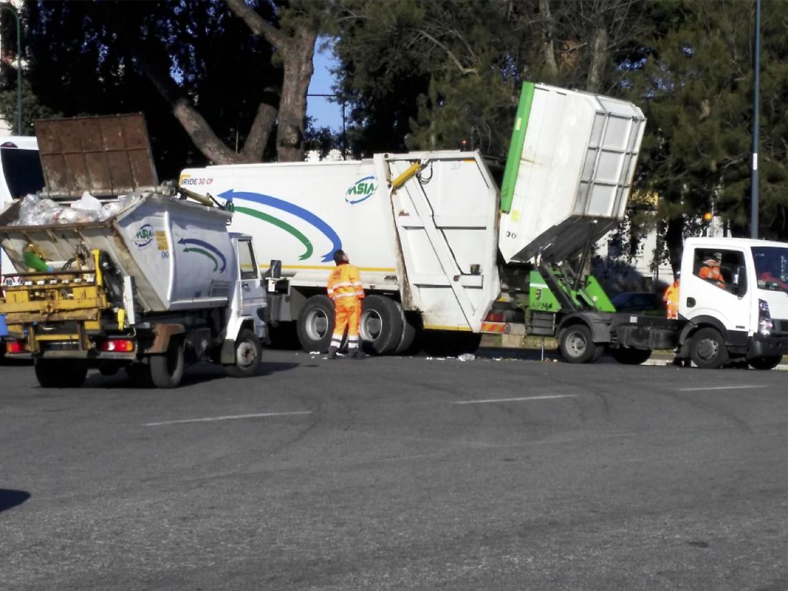 Rifiuti, Napoli rifiata ma è polemica: la rabbia dei sindaci vesuviani