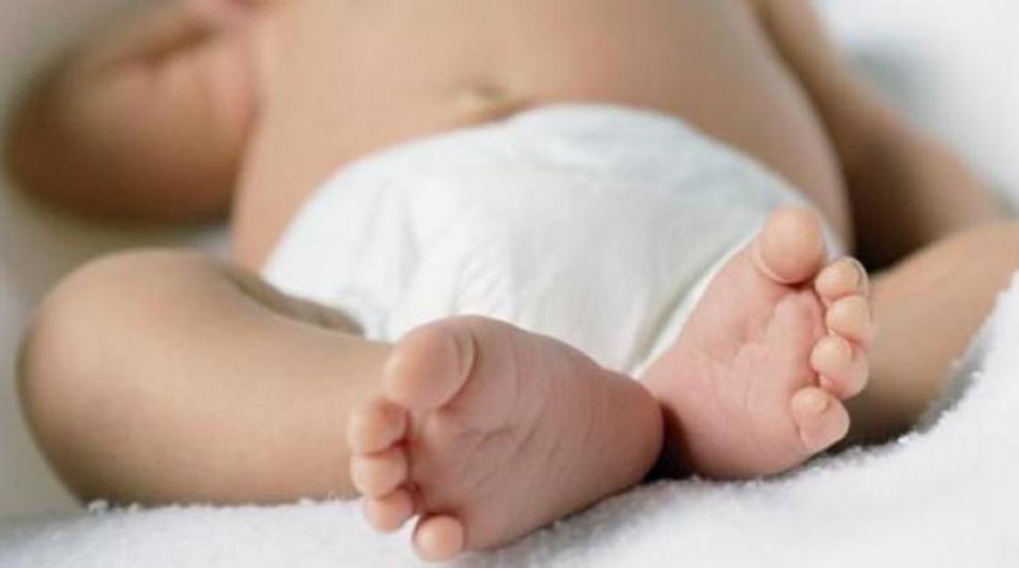 Bimba nasce morta dopo parto cesareo d’urgenza: «Evento rarissimo»