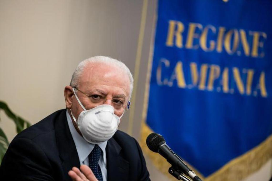 De Luca non getta la mascher(in)a