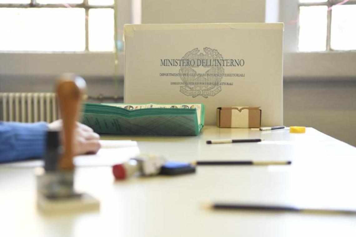 Rischio: nei seggi elettorali più scrutinatori che votanti
