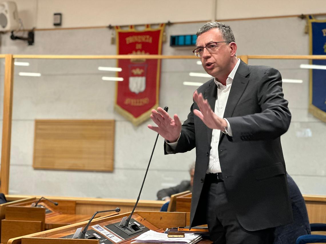Centrosinistra pronto, Manfredi vuole la data del voto