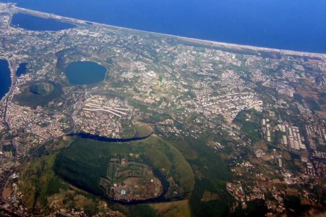 Come sopravvivere al terremoto, l'opuscolo alla Us Navy di Napoli