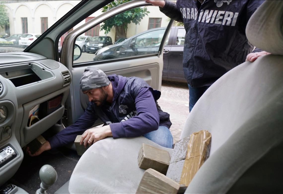 Camorra, traffico di droga da Marocco e Spagna: arrestati 29 narcos dei clan. I NOMI