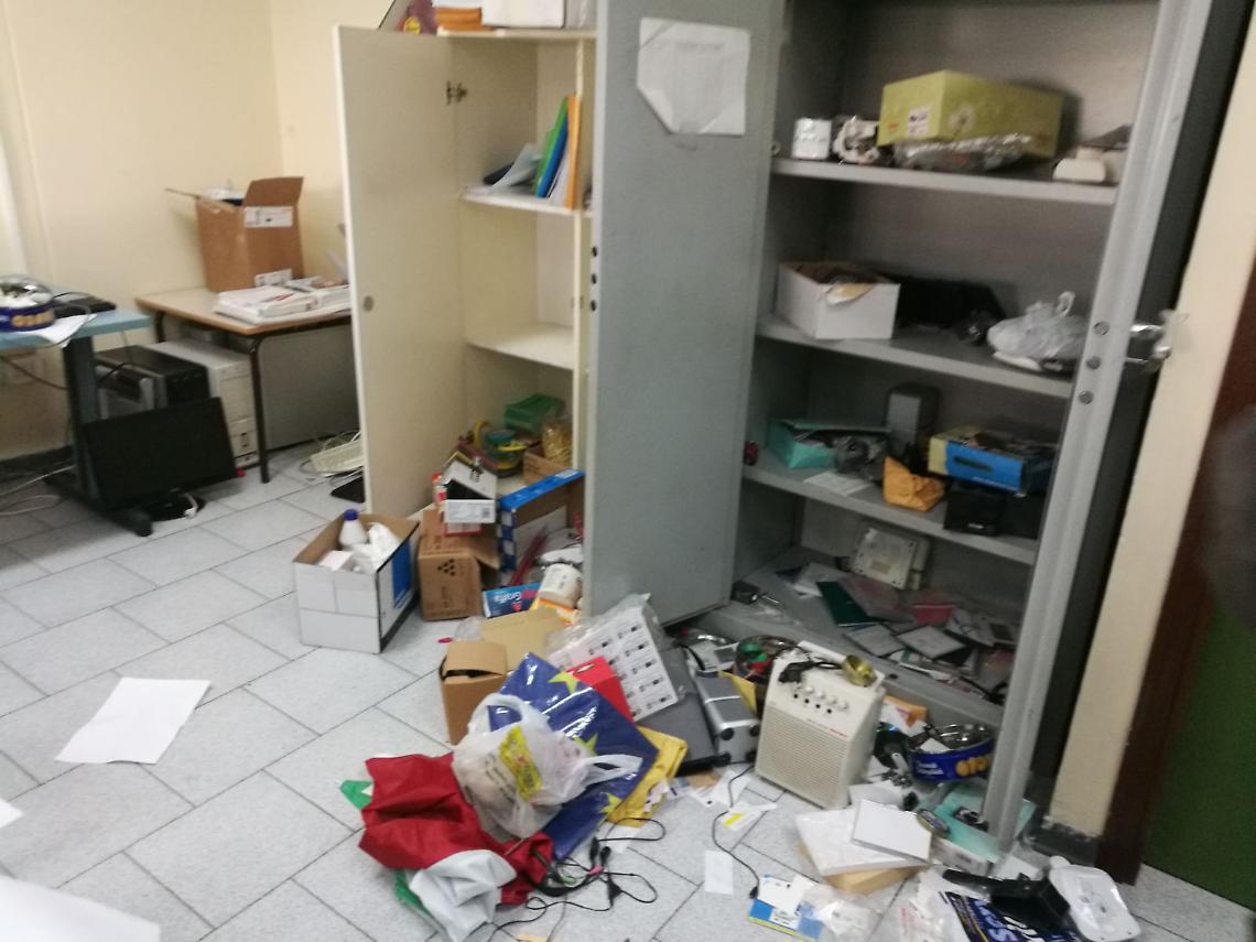 Scuola vandalizzata a Ponticelli, razziati tutti i computer