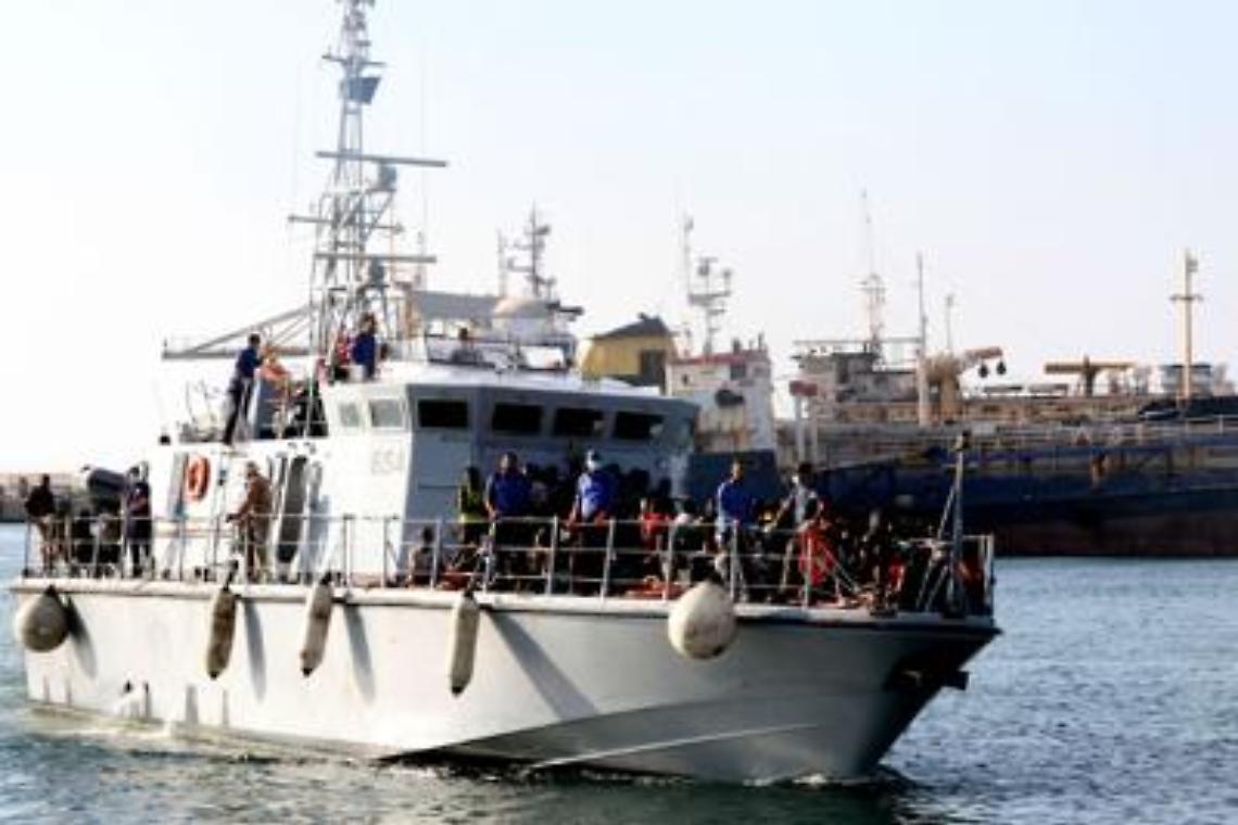 Porti chiusi, lite Salvini-Difesa
