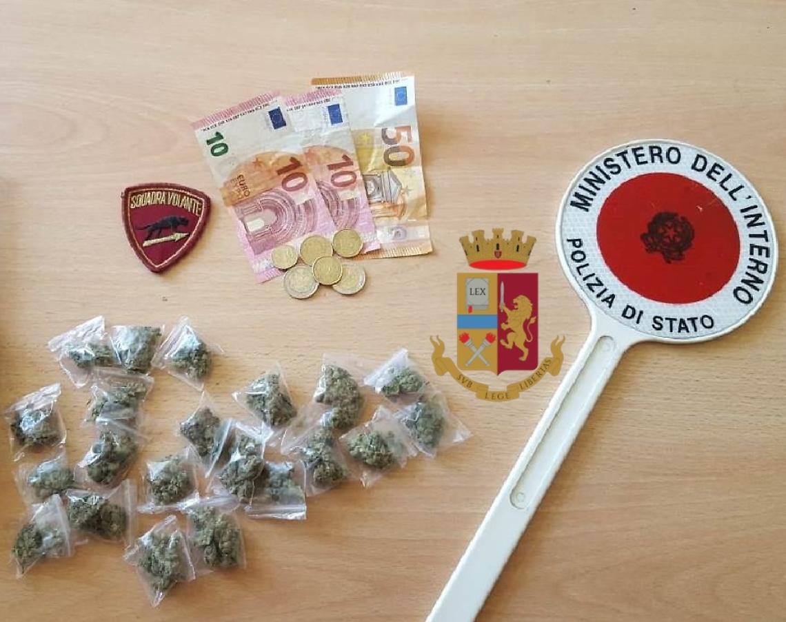 Soccavo, poliziotto libero dal servizio arresta 30enne per droga