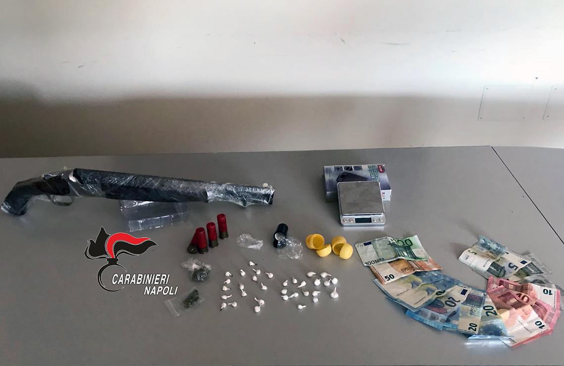 Droga e fucile rubato in casa, in manette 48enne