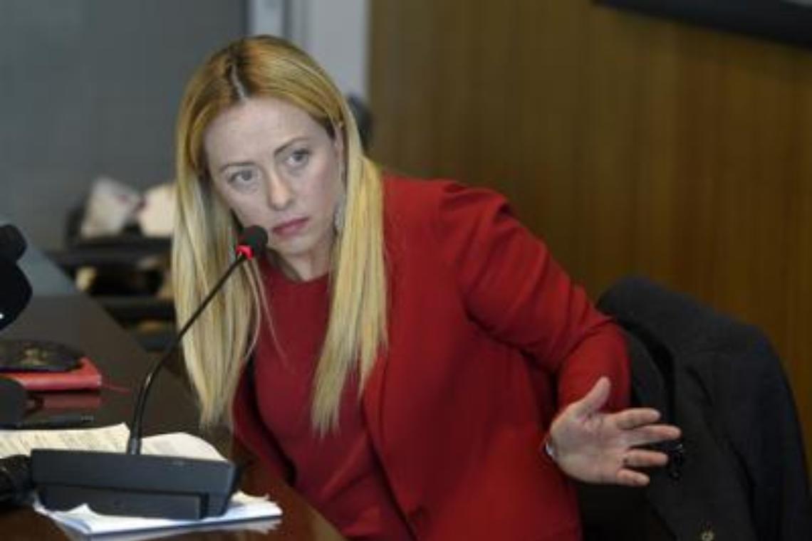 Gaffe Meloni: «Juncker ubriacone». Ma lui ha la sciatica