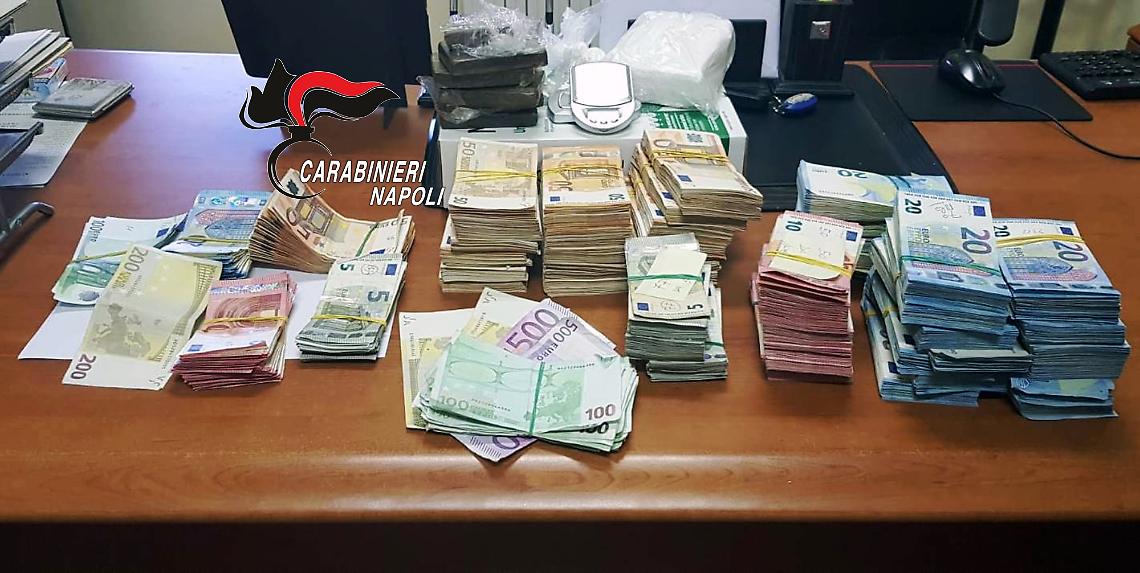 Trovati con 134mila euro e droga, arrestati padre e figlio