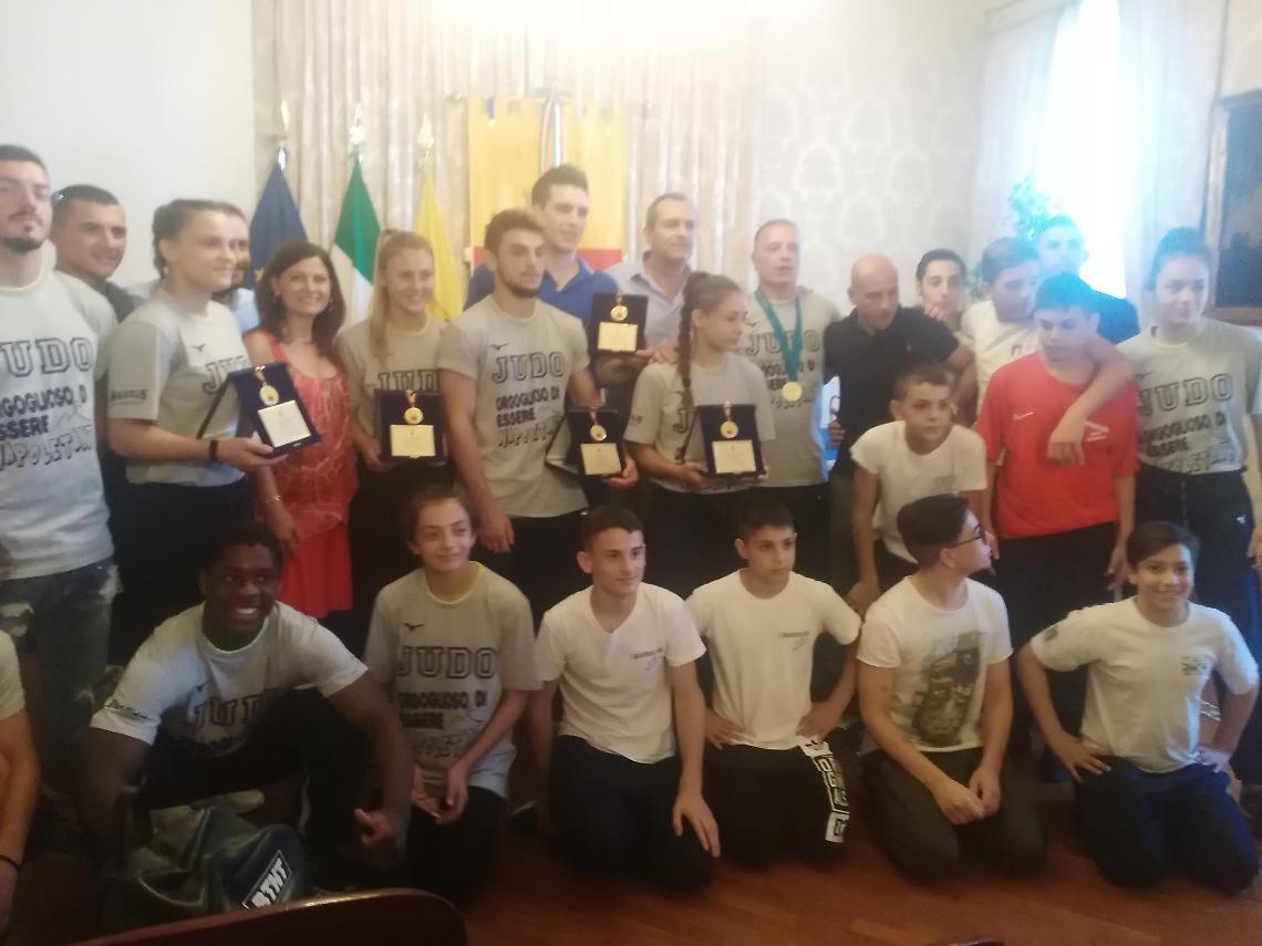De Magistris premia 5 campioni della Star Judo Club