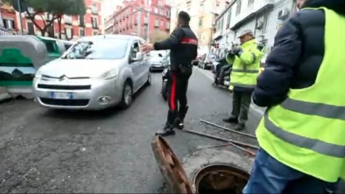 Banda del buco: rapina choc alle Poste, aggrediti i dipendenti