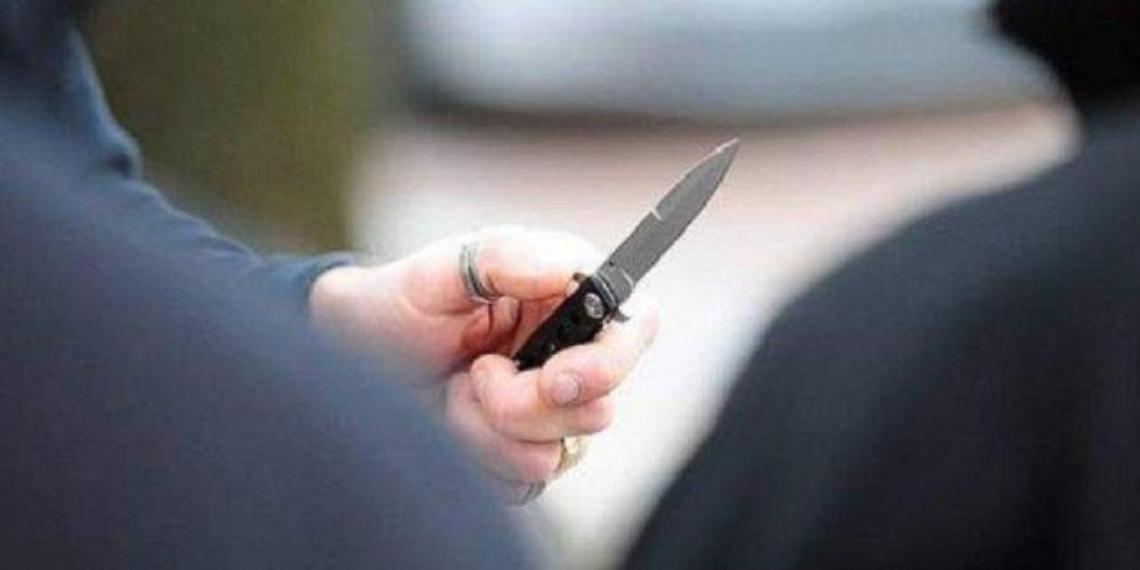 Accoltellato da due ragazzi, grave un 22enne