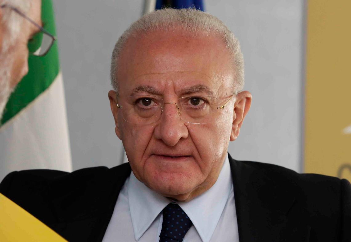 De Luca manda in frantumi il Pd