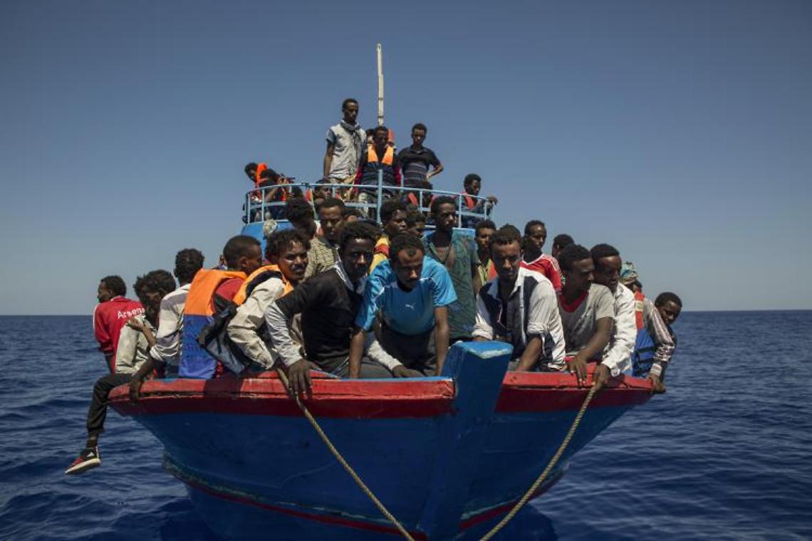 Migranti, Alarm Phone: «Barca alla deriva chiede ancora aiuto a 24 ore dall'allarme»