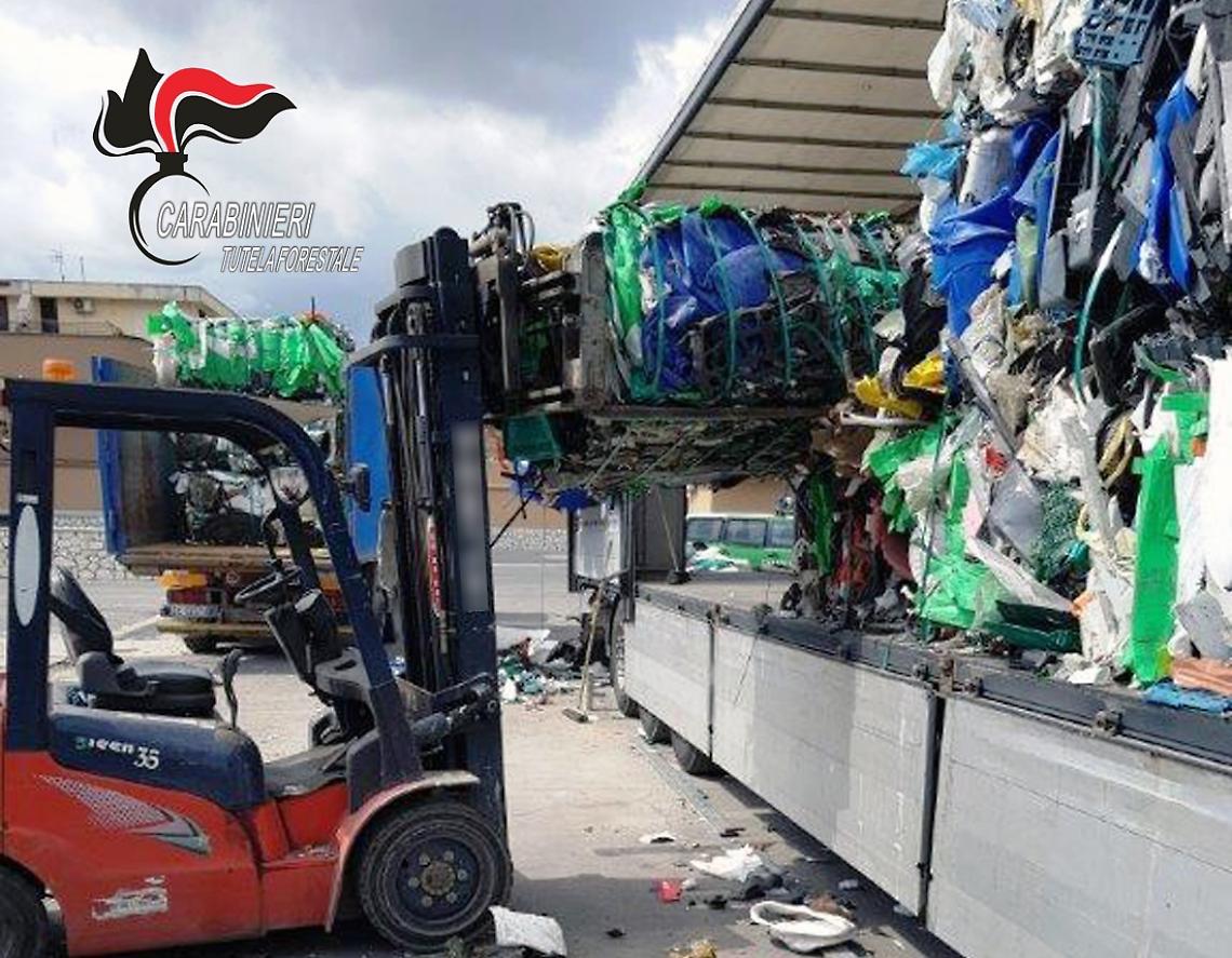 Stoccaggio illecito di rifiuti, denunce nel Vesuviano