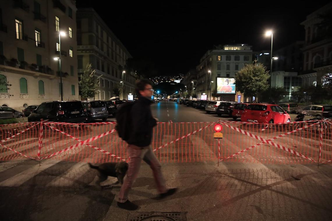 Danni per il maltempo a Napoli: chiuse 12 scuole, viale Gramsci e la Villa comunale