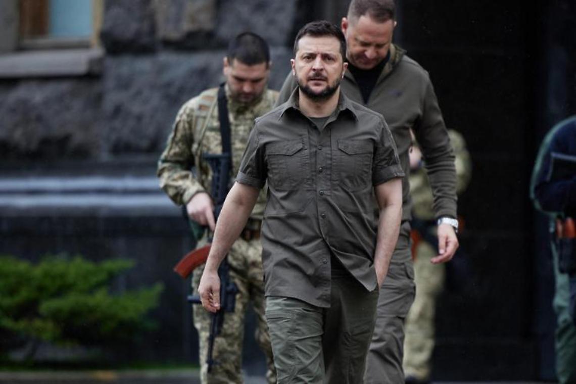 Guerra in Ucraina, Zelensky: «Ue fissi scadenza su stop import gas Russia»