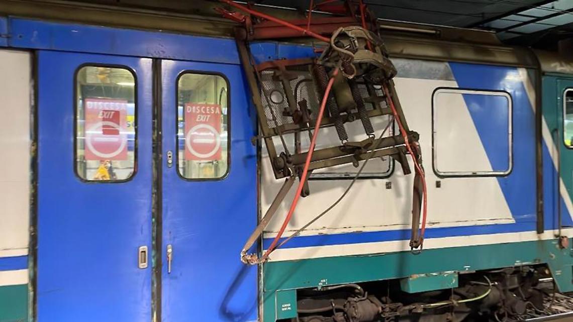 Napoli, trivella fora galleria: 5 contusi, stop ai treni della metro
