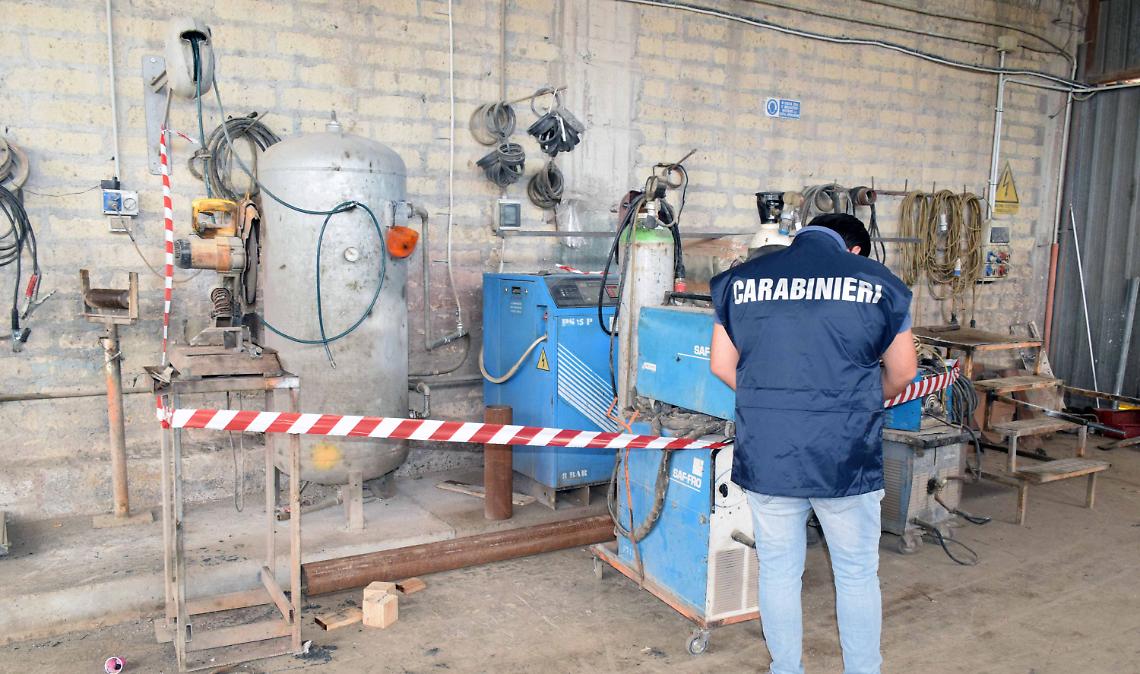 Rifiuti speciali e opere abusive, scatta il sequestro: due denunciati