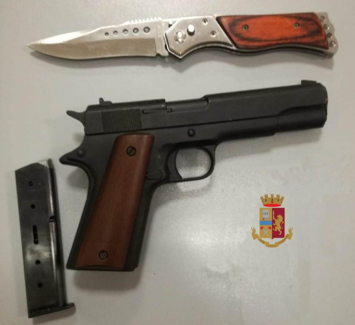 Rapina due persone con un coltello: arrestato