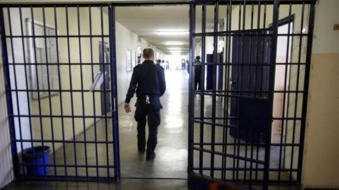 Presunti abusi nel carcere, detenuti in festa