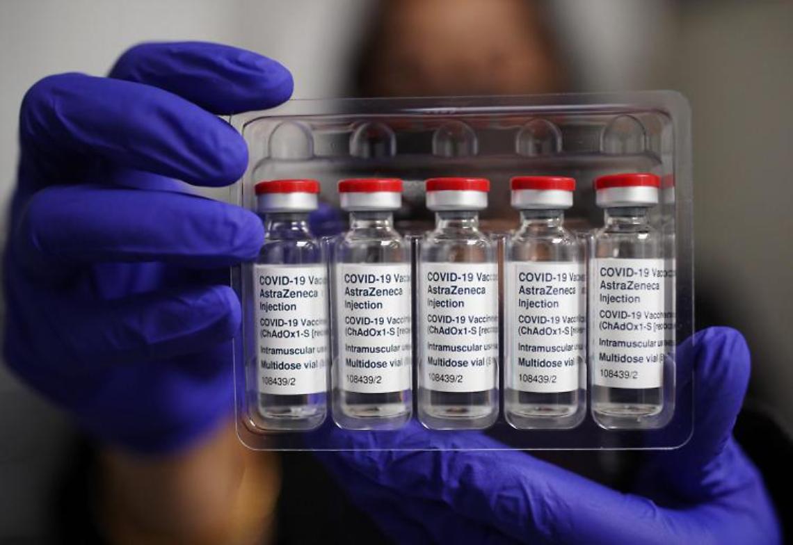 AstraZeneca, Bassetti: «Decretata morte dei vaccini a vettore virale»