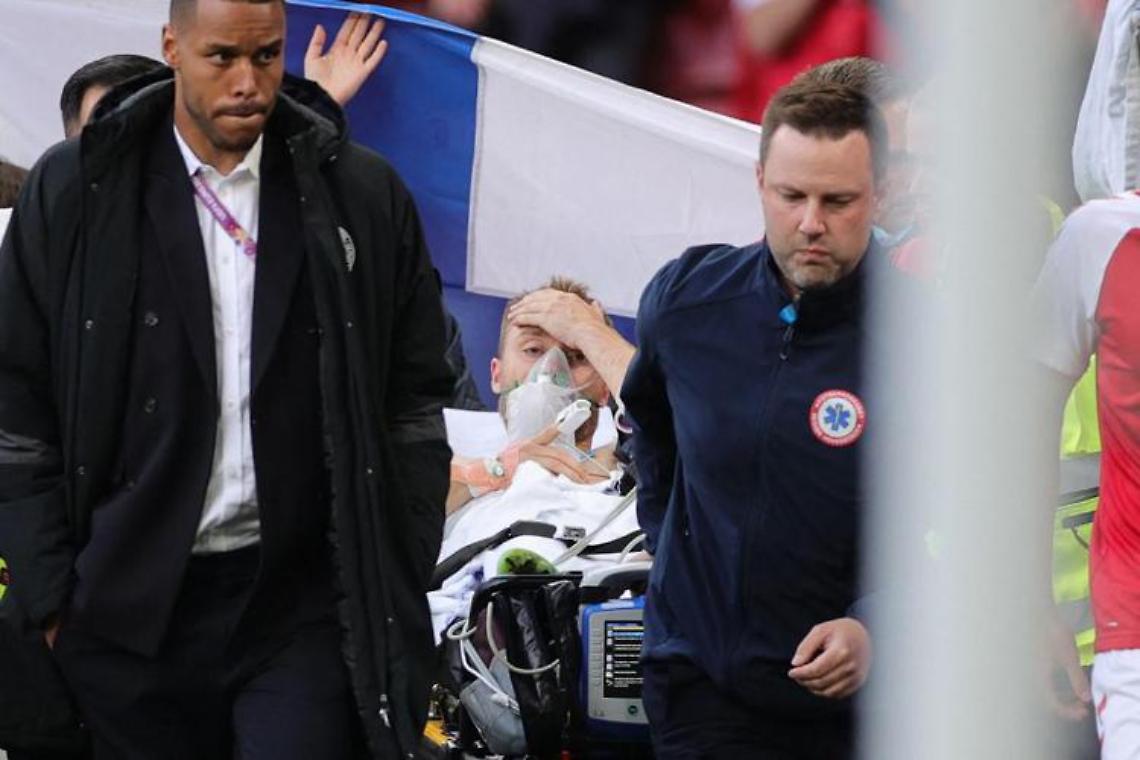 Eriksen, malore in campo: cosciente in ospedale. Agente: «Respira e parla»