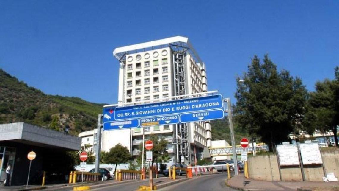 Salerno, 14enne ferita al braccio con arma da taglio
