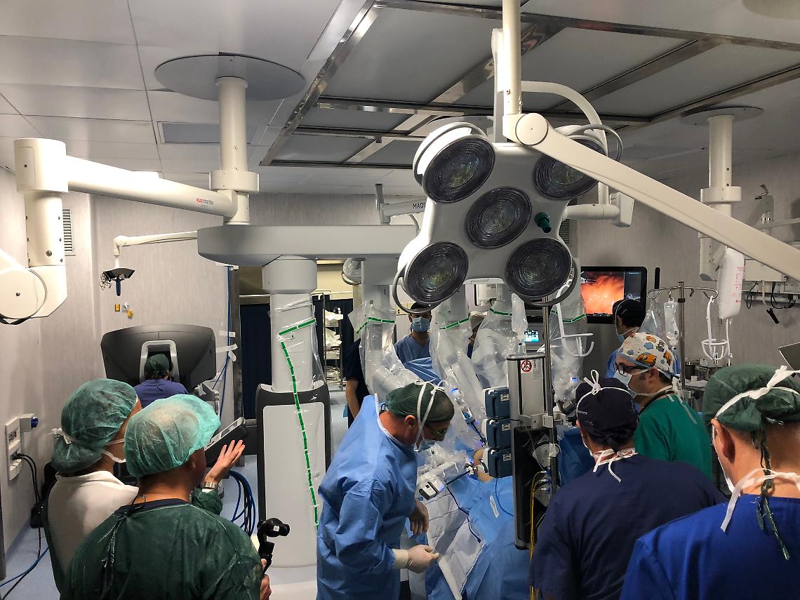 A Pozzuoli interventi chirurgici con robot di ultima generazione