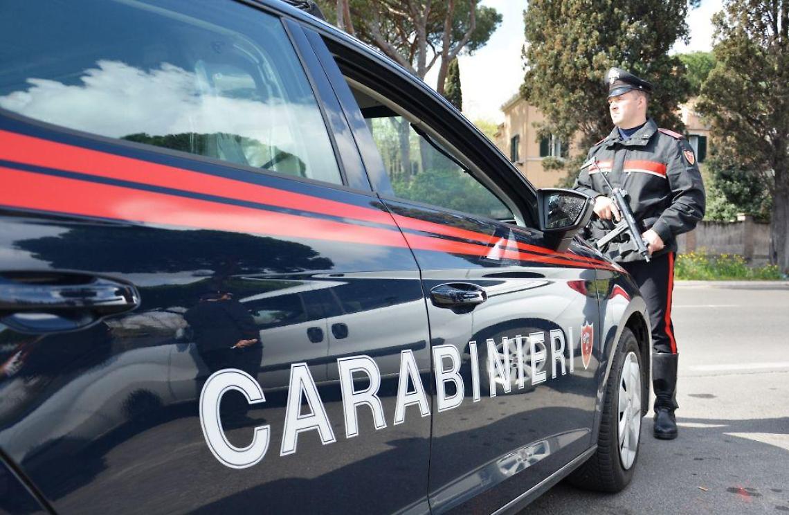 Si presenta alle poste con documenti falsi ma viene scoperto, arrestato 46enne